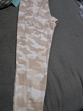 Ideology Beige & Cream Camo Workout Leggings